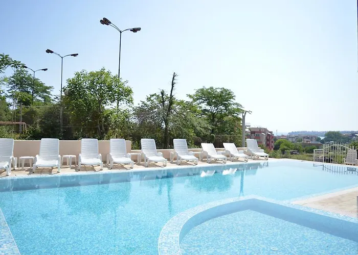 Ξενοδοχείο Ray 3*